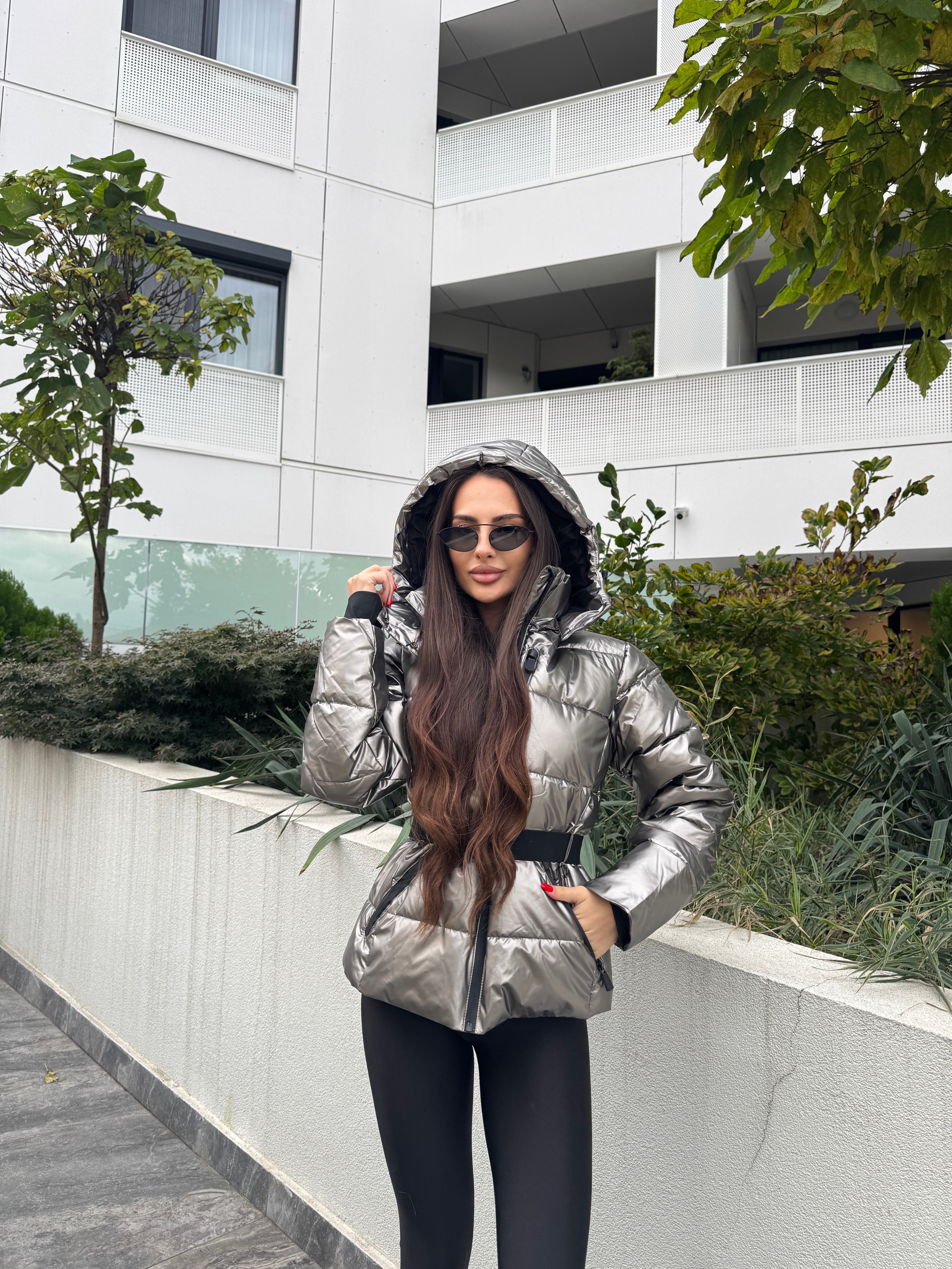 Jacheta Gavros Matlasata Gri Metalizat Cu Centura Detasabila