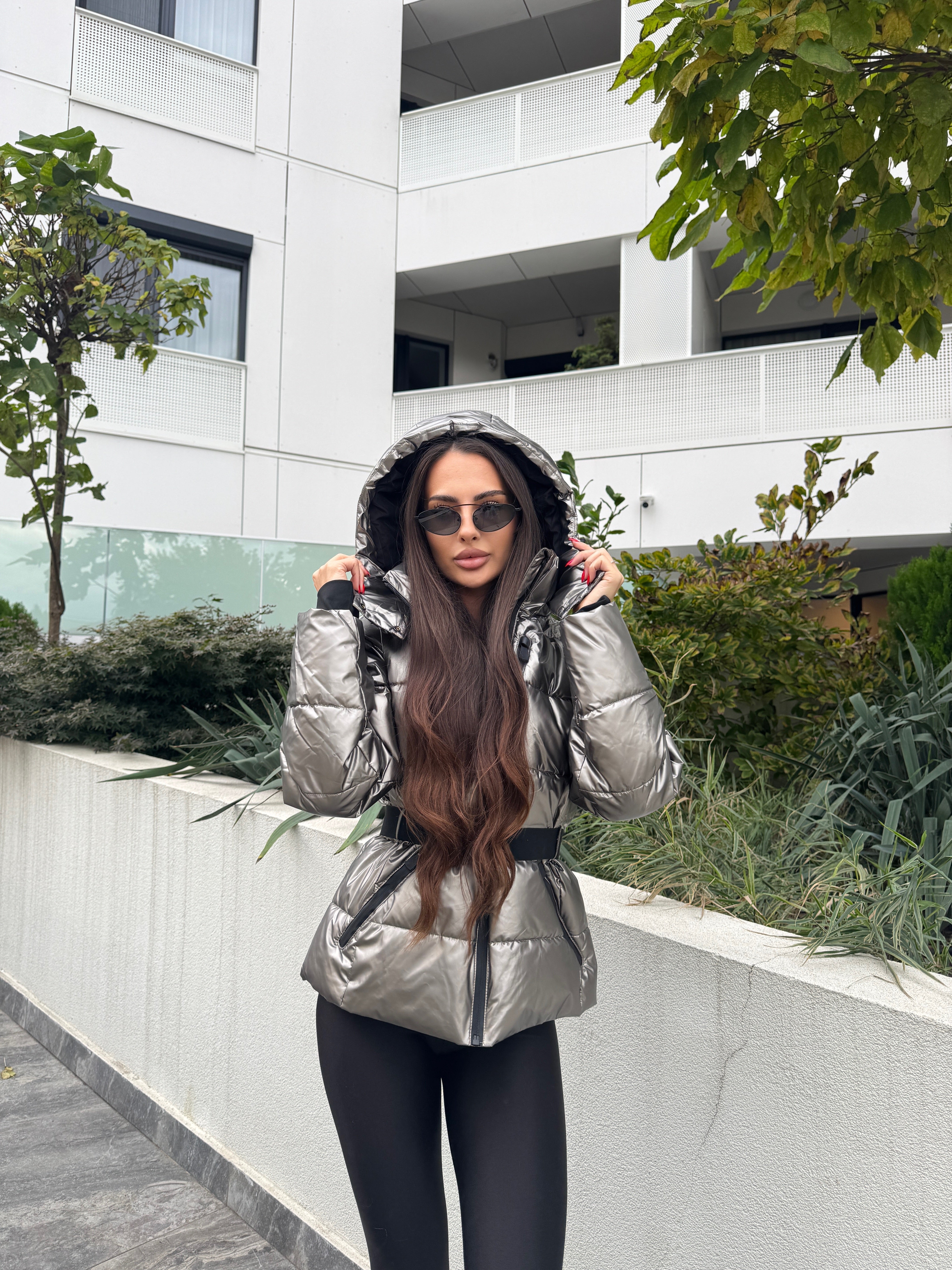 Jacheta Gavros Matlasata Gri Metalizat Cu Centura Detasabila