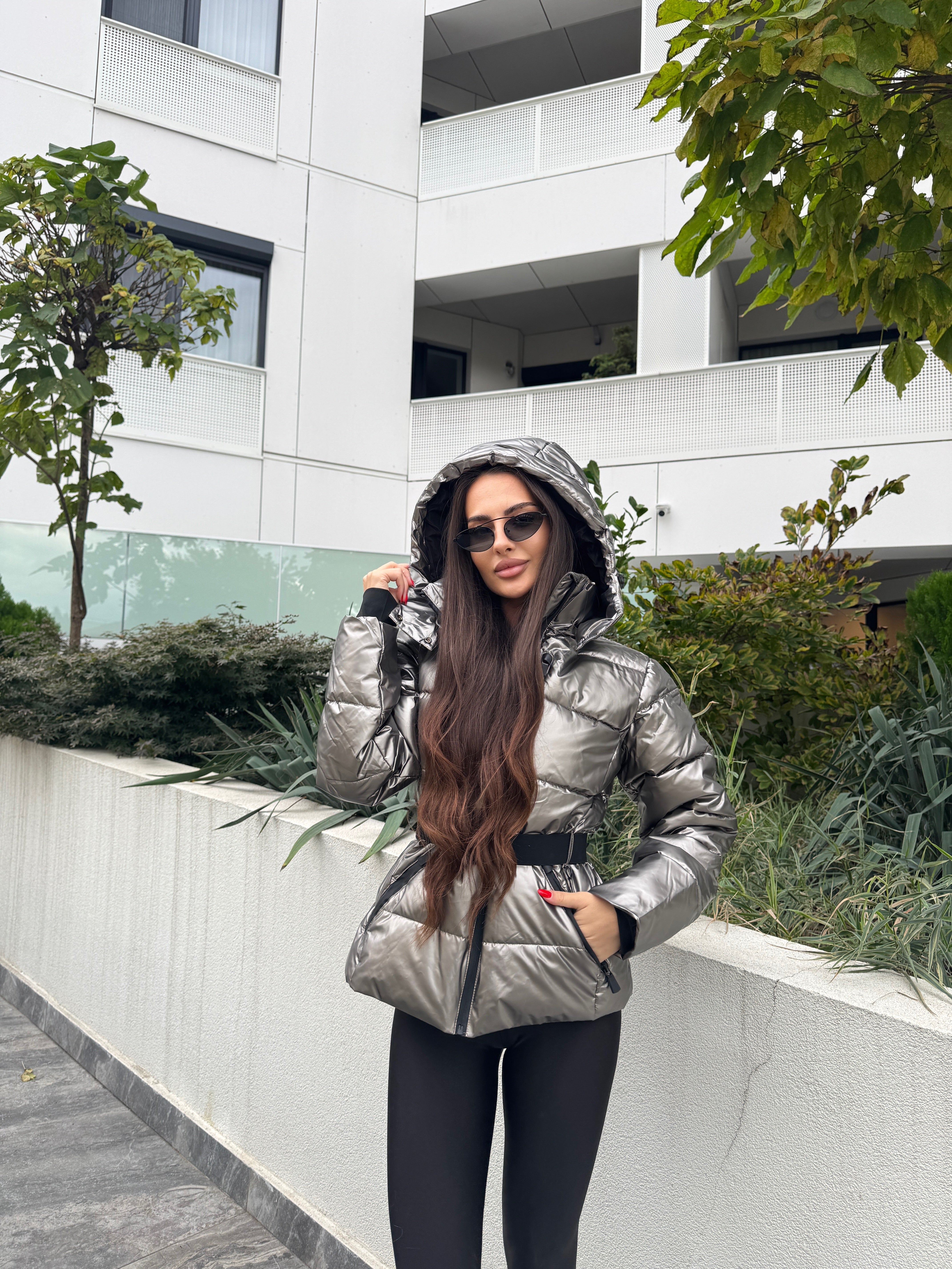 Jacheta Gavros Matlasata Gri Metalizat Cu Centura Detasabila